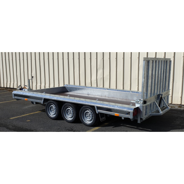 Porte engins 4mx1m80 3T5 3 essieux de1350kg