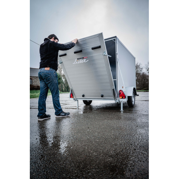 FOURGON  260x155x177 freiné PTAC : 1350 kg Porte pont de série