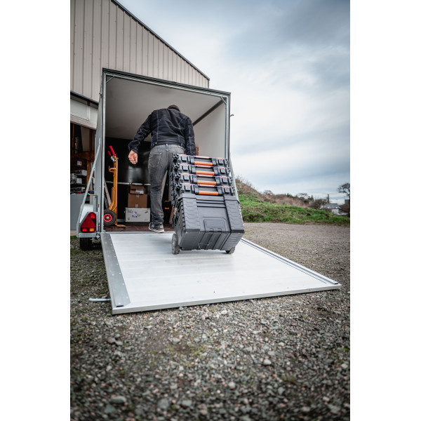FOURGON  260x155x177 freiné PTAC : 1350 kg Porte pont de série