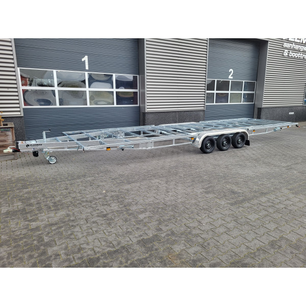 TH 8m40 x 2m44 Plateau 3 essieu x 1350 kg