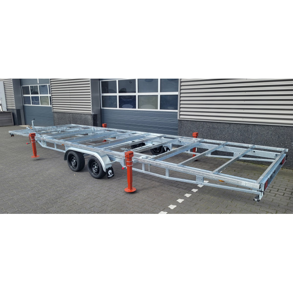 DT 7m80 x 2m44 Version amovible 3 x essieux 1350 kg + deck (copie)