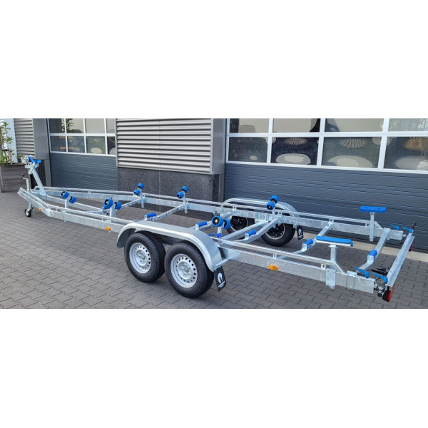 8m40-2m55 - 2x1350 kg - 2700 kg - VLEMMIX - Remorque Porte-Bateau