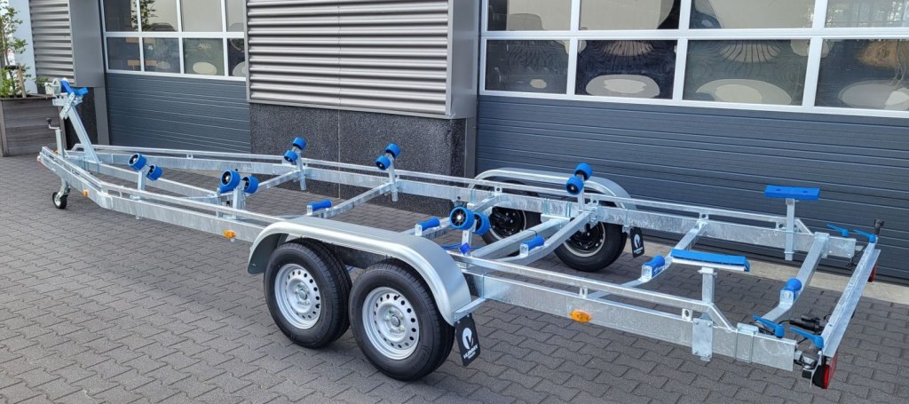 8m40-2m55 - 2x1350 kg - 2700 kg - VLEMMIX - Remorque Porte-Bateau