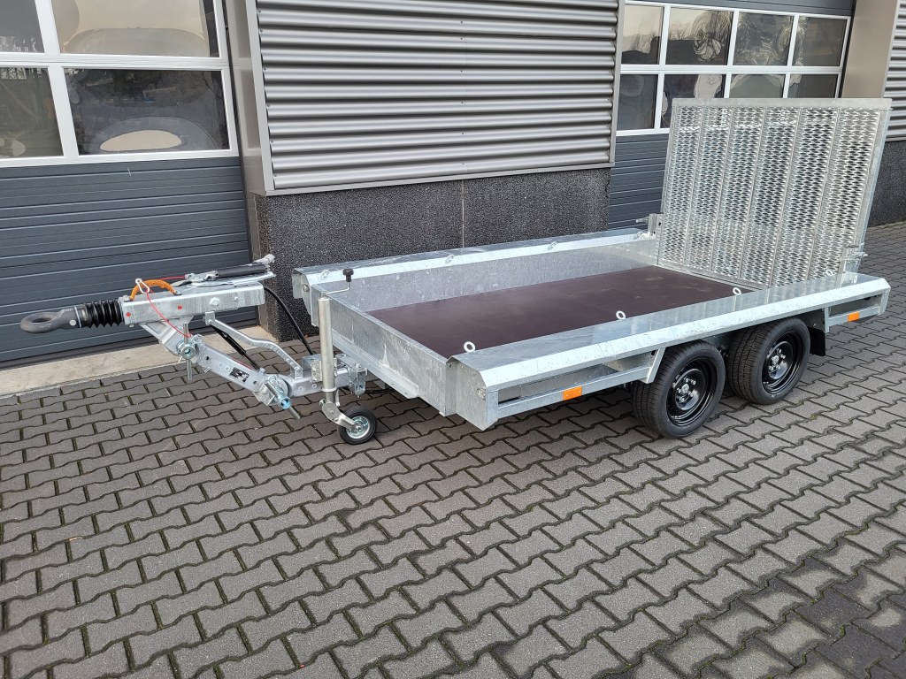 GTM 3m x 1m50 Gooseneck porte engin 2 x essieux 1800 kg