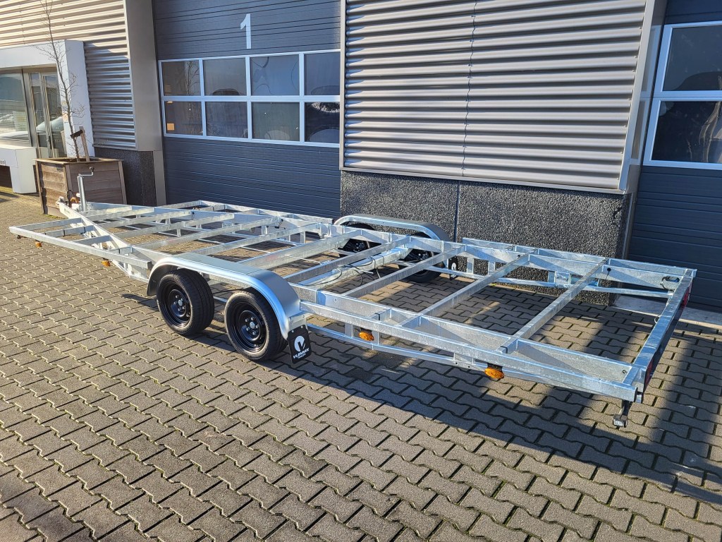 TH 6m x 2m44 plateau 2 x essieux 1800 kg (photo)