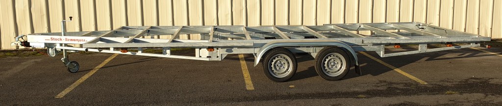 TH 6m x 2m44 plateau 2 x essieux 1800 kg (photo)