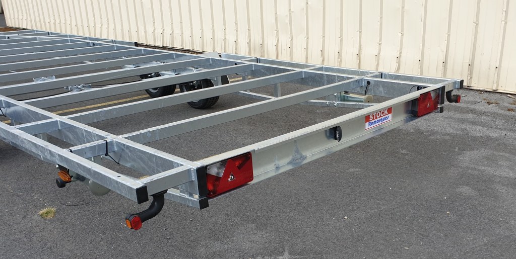 TH 7m20 x 2m44 Plateau 2 essieu x 1800 kg (photo)