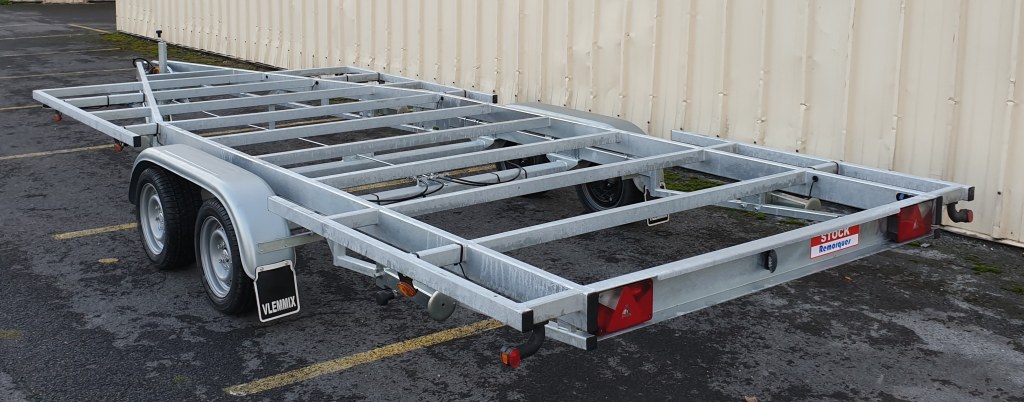 TH 5m40 x 2m44 Plateau 2 x essieu 1800 kg (photo)