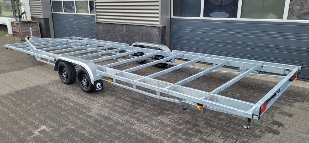 TH 7m80 x 2m44 Plateau 2 essieu x 1800 kg (photo)
