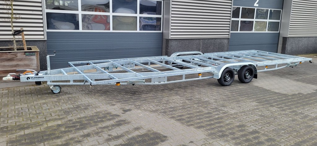 TH 7m80 x 2m44 Plateau 2 essieu x 1800 kg (photo)