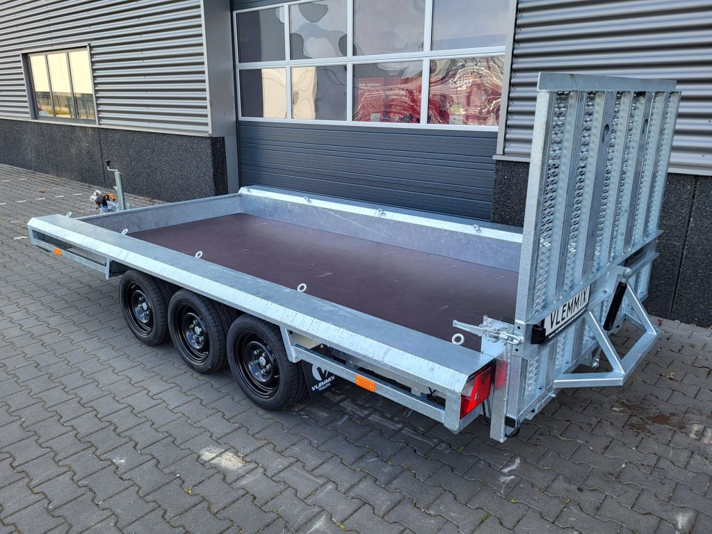 TM 4m x 1m80 porte engin 3 x essieux 1350 kg (photo)