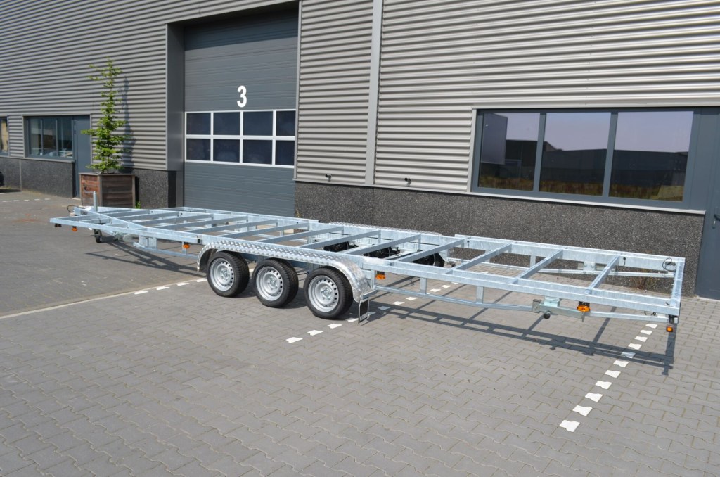 TH 7m80 x 2m44 Plateau 3 essieu x 1800 kg (photo)