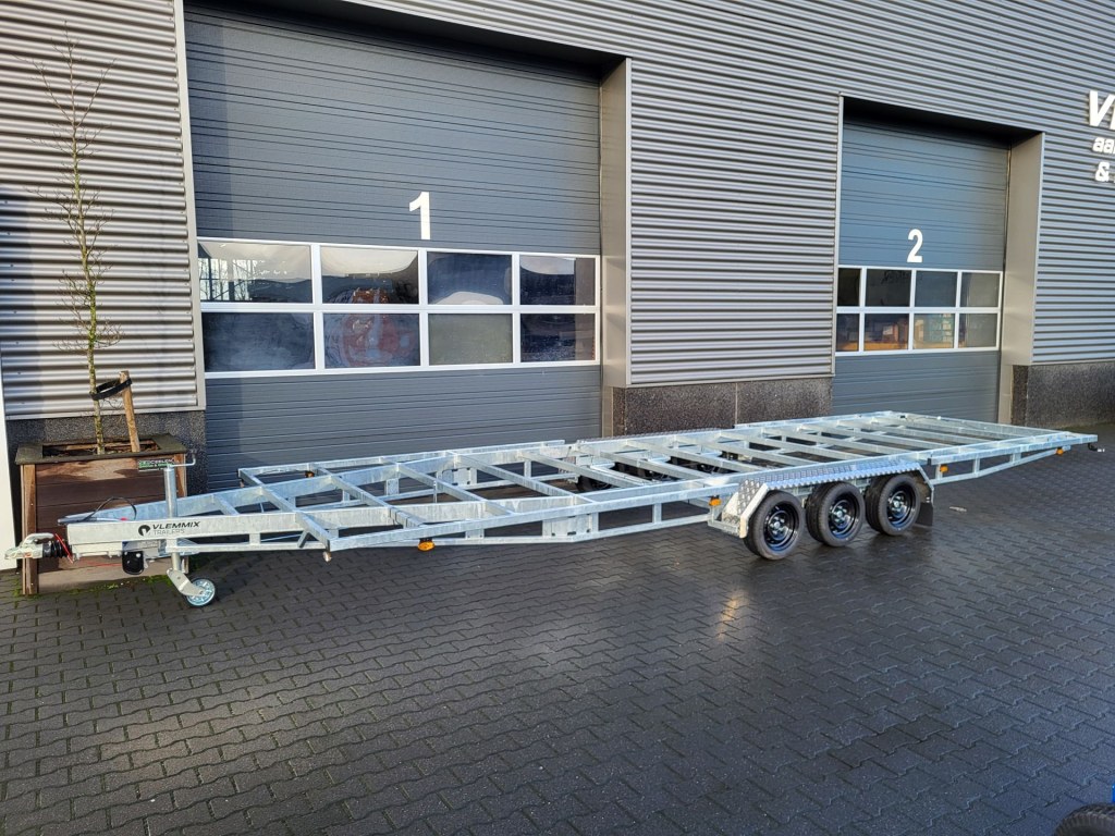 TH 7m80 x 2m44 Plateau 3 essieu x 1800 kg (photo)