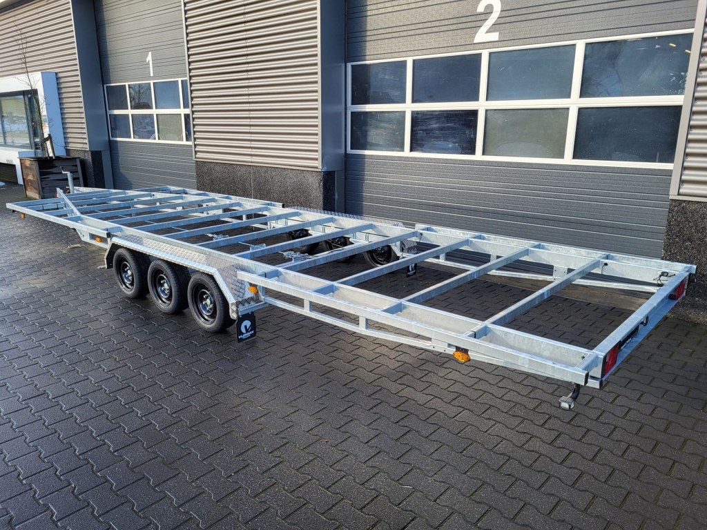 TH 7m80 x 2m44 Plateau 3 essieu x 1350 kg (photo)