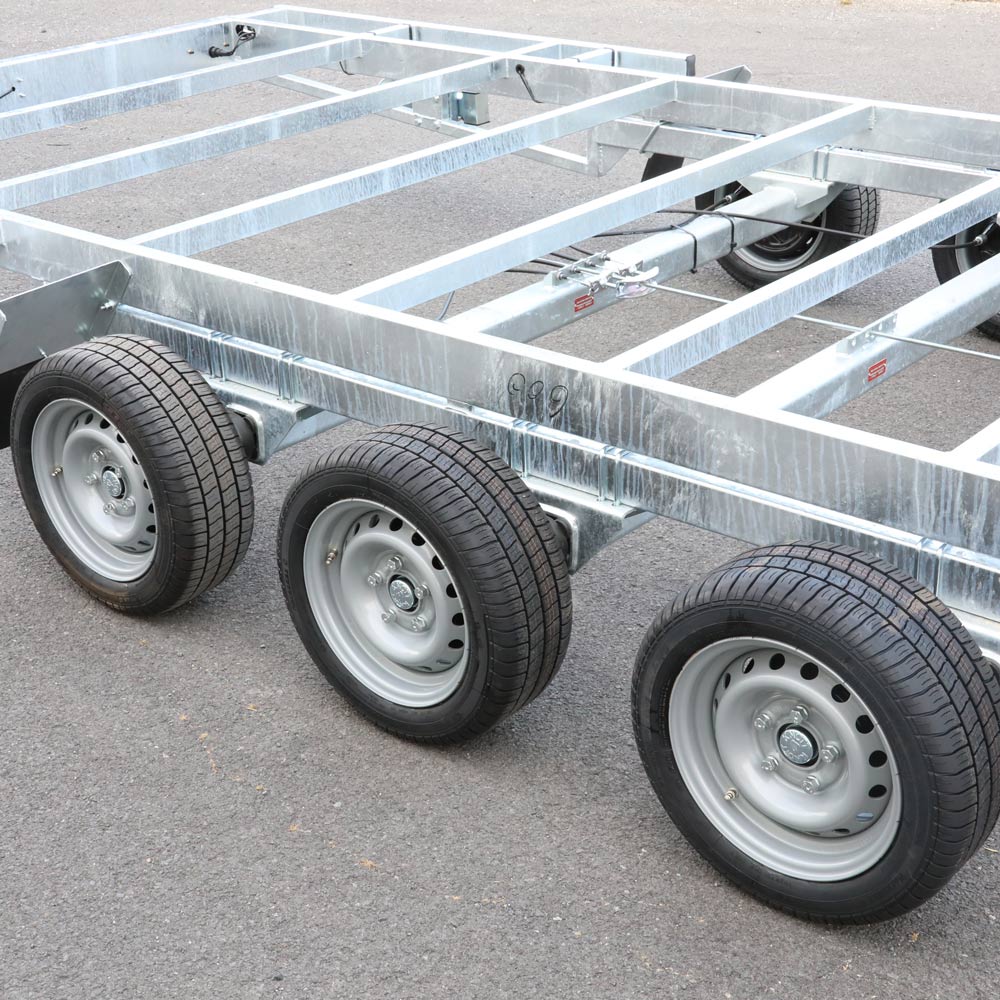 TH 6m60 x 2m44 Plateau 3 x essieux 1350 kg (photo)