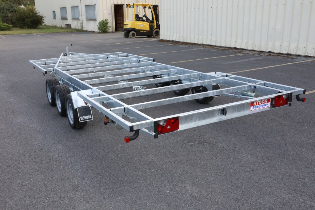 TH 6m60 x 2m44 Plateau 3 x essieux 1350 kg (photo)