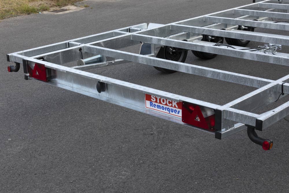 TH 6m60 x 2m44 Plateau 3 x essieux 1350 kg (photo)