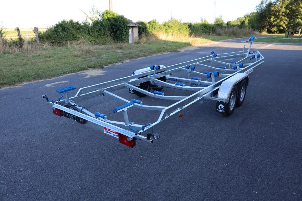 10m-2m55- 2X1800 kg - 3500 kg - VLEMMIX - Remorque Porte-Bateau (photo)