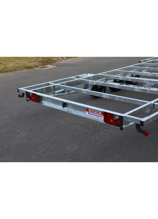 TH 6m x 2m44 plateau 3 x essieux 1350kg (photo)