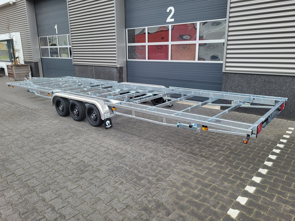 TH 8m40 x 2m44 Plateau 3 essieu x 1800 kg (photo)