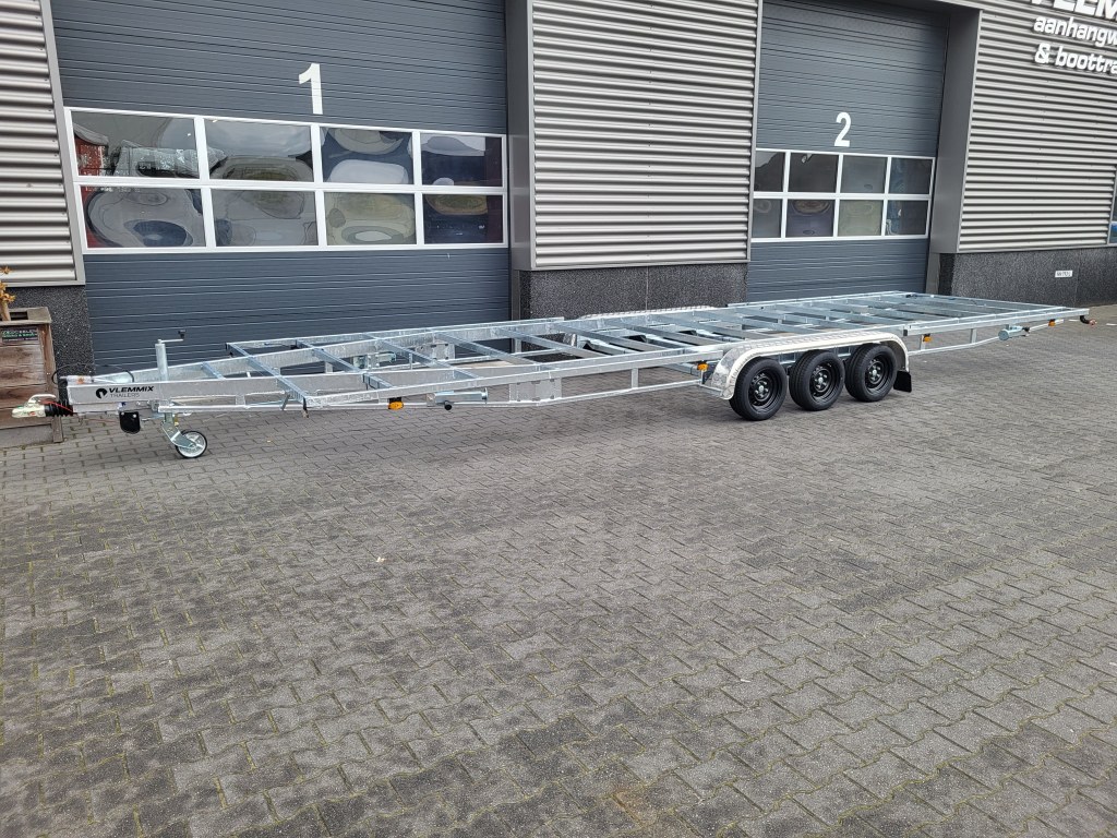TH 8m40 x 2m44 Plateau 3 essieu x 1800 kg (photo)