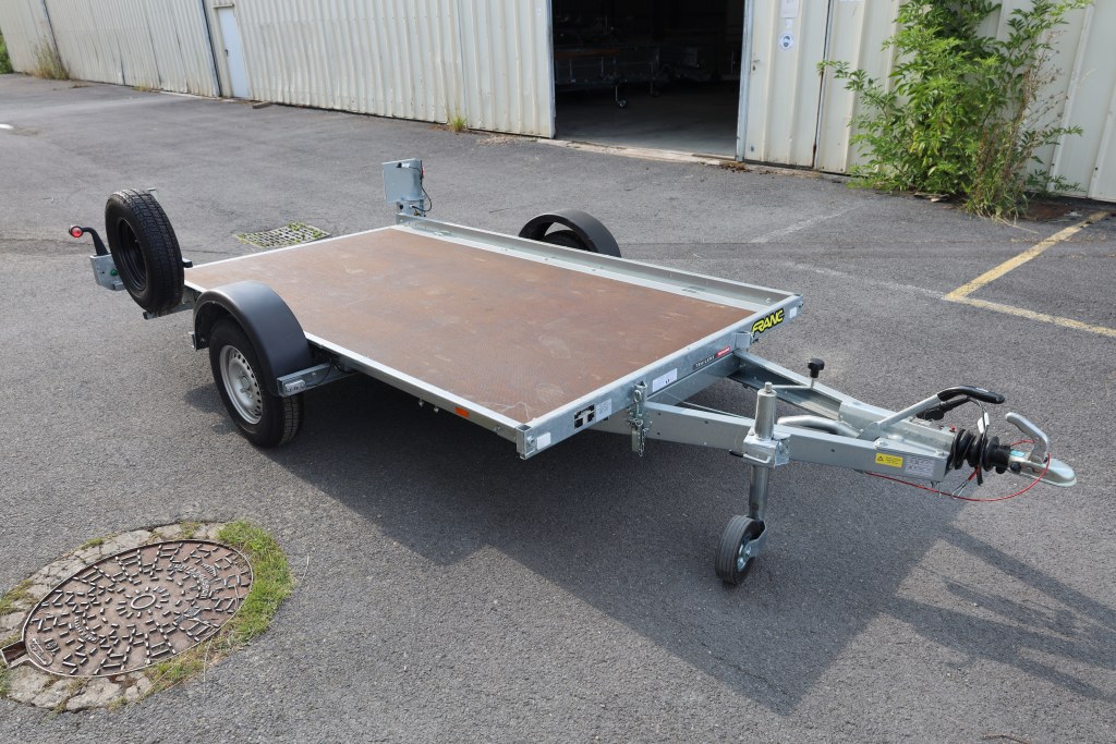 Location remorque plateau basculant 3mx1m70 PTAC : 1300kg (photo)