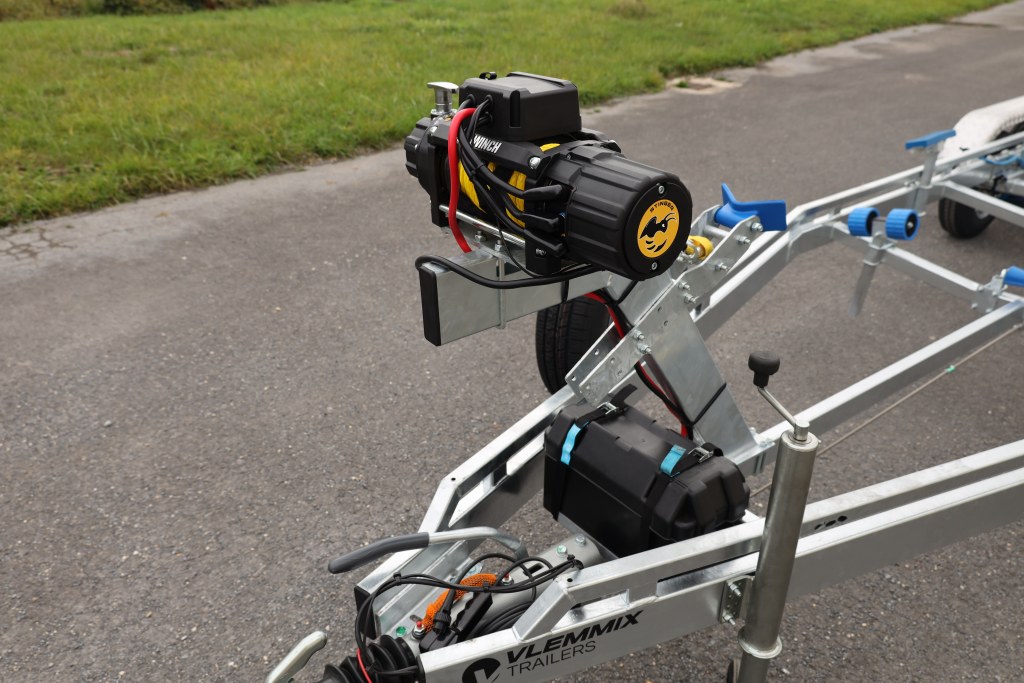 Location remorque porte bateau 3500kg 7m80 3 essieux (photo)