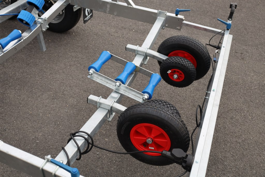 Location remorque porte bateau 3500kg 7m80 3 essieux (photo)