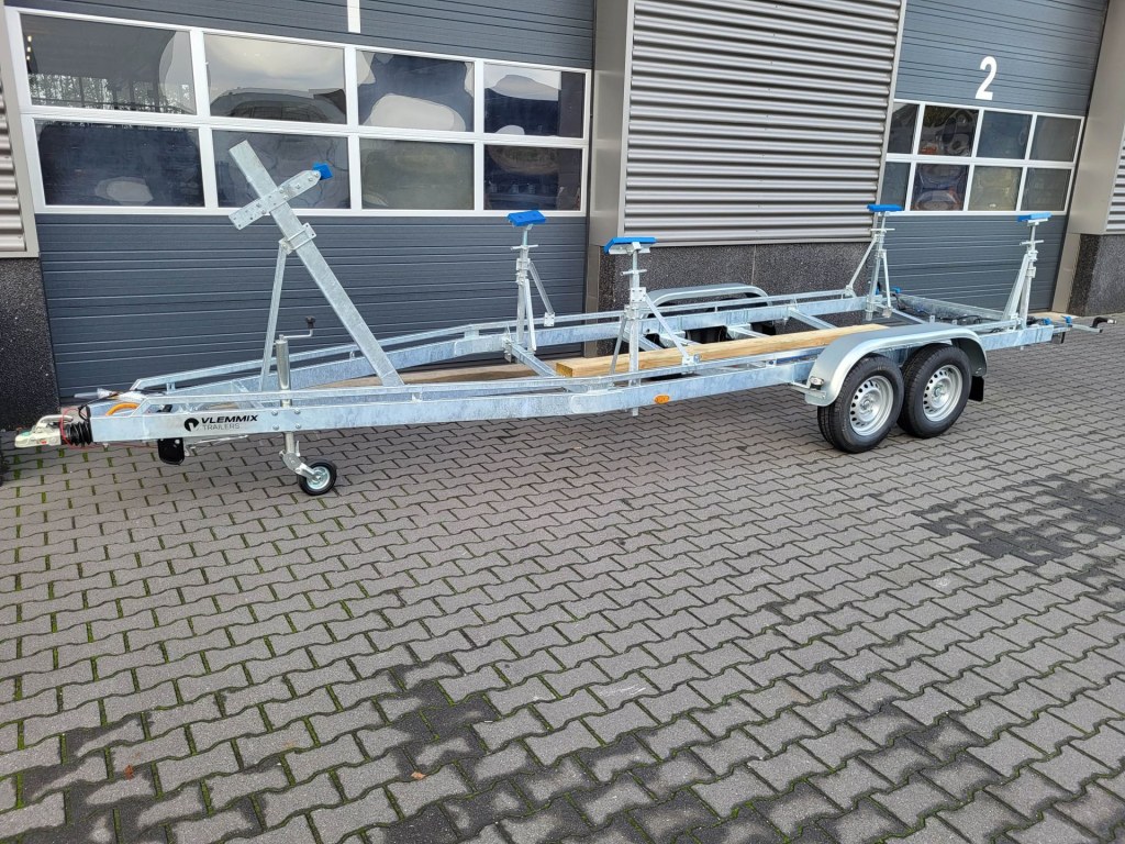 Remorque pour voilier 7m 2x1500kg (photo)