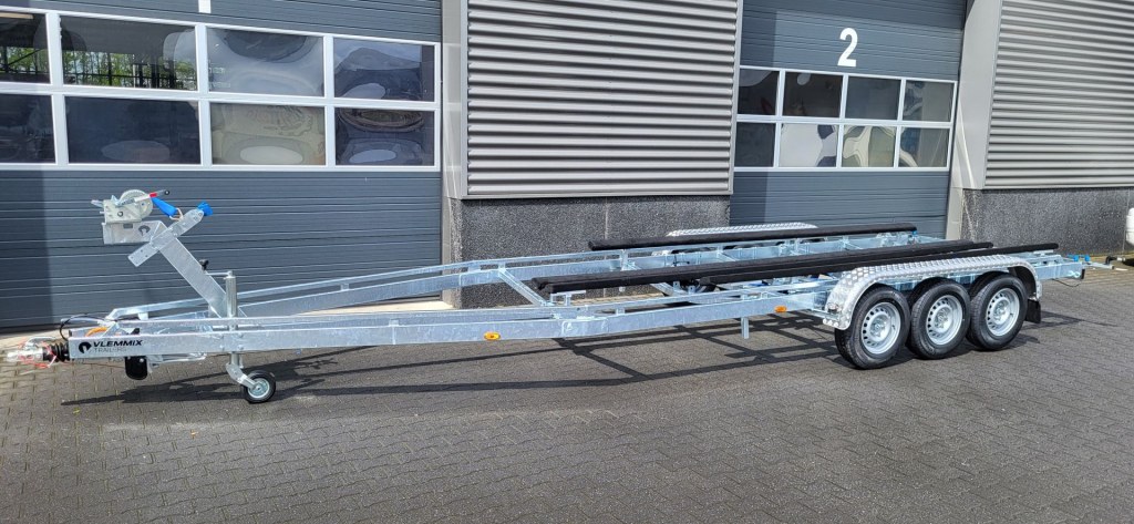 8m40-2m55 a patins 3X1350 kg - 3500 kg - VLEMMIX - Remorque Porte-Bateau (photo)