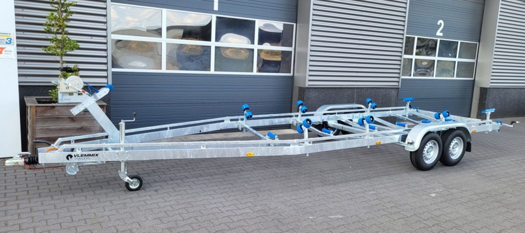 8m40-2m55 - 2x1350 kg - 2700 kg - VLEMMIX - Remorque Porte-Bateau (photo)