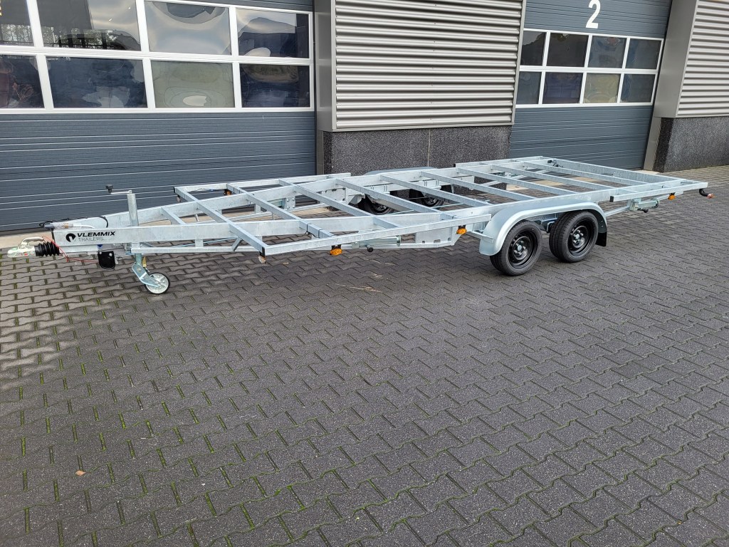 TH 5m40 x 2m44 Plateau 3 x essieu 1350 kg (photo)