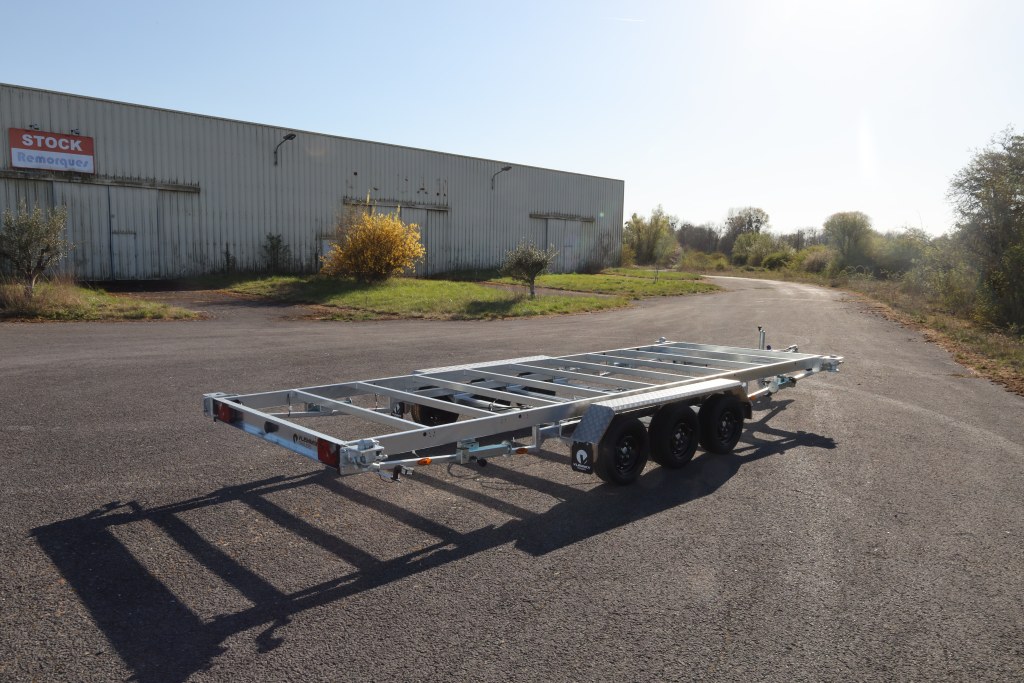 Remorque containeur 20 pieds 3 x essieu 1350 kg (photo)
