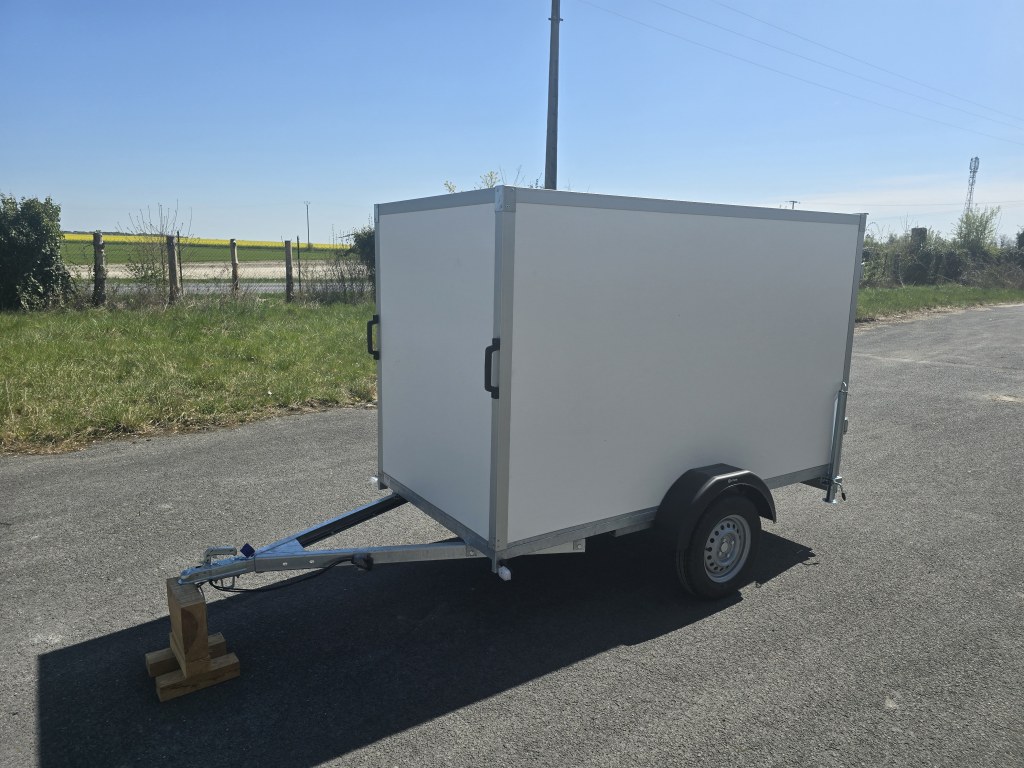 Fourgon - 2m57 x 1m31 x 1m50 750 kg (photo)