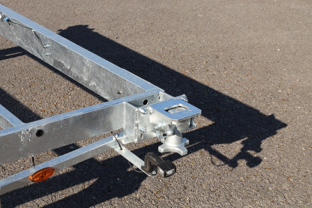 Remorque containeur 20 pieds 3 x essieu 1800 kg (photo)