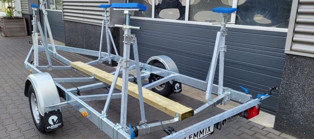 6m30-2m20 - 1x1350 kg - 1350 kg - VLEMMIX - Remorque Porte-Bateau (photo)