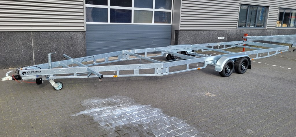 DT 3m x 2m44 Version amovible 1 x essieux 1800 kg + deck (photo)