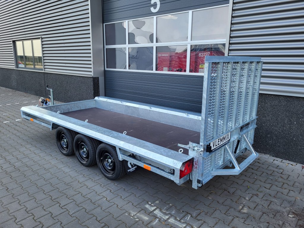 TM 4m x 1m50 porte engin 3 x essieux 1500 kg (photo)