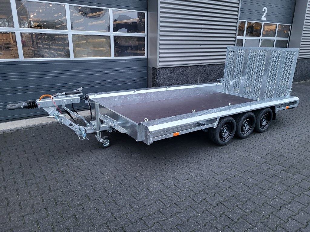 TM 4m x 1m80 porte engin 3 x essieux 1350 kg (photo)