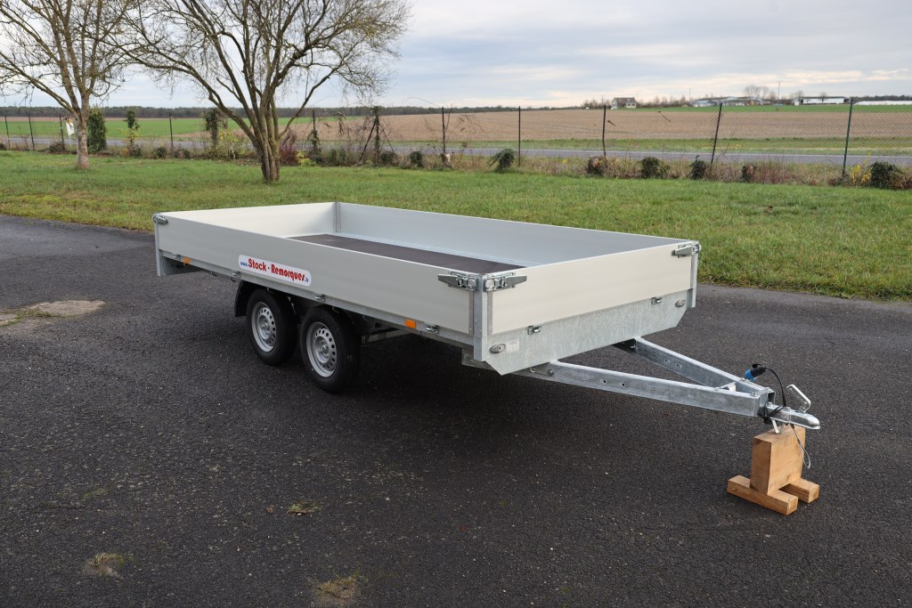 Plateau 3m10 x 1m56 2 essieux 750kg (photo)