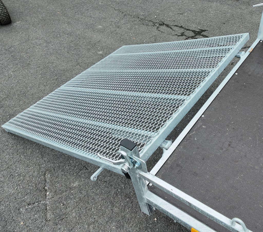 Transporteur 3mx1m51 avec hayon (photo)