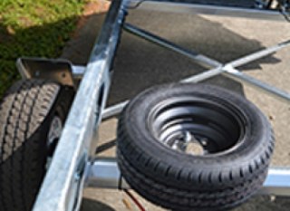 Roue de secours pour twintrailer